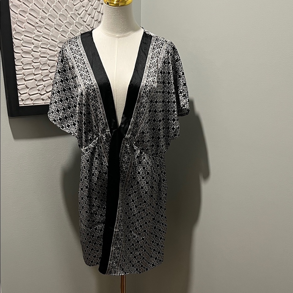 Motherhood Black and White Patterned Pregnancy Top